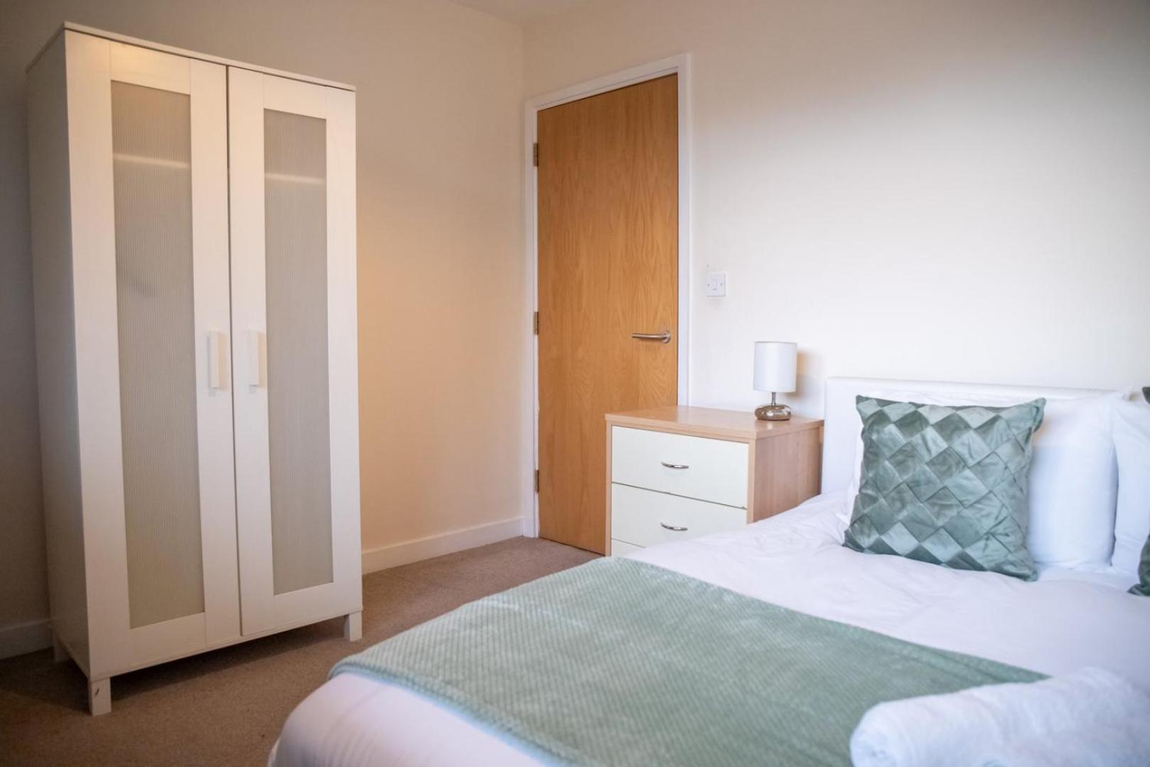 Leeds Vibrant 2 Bedroom Sleeps 4 Екстериор снимка